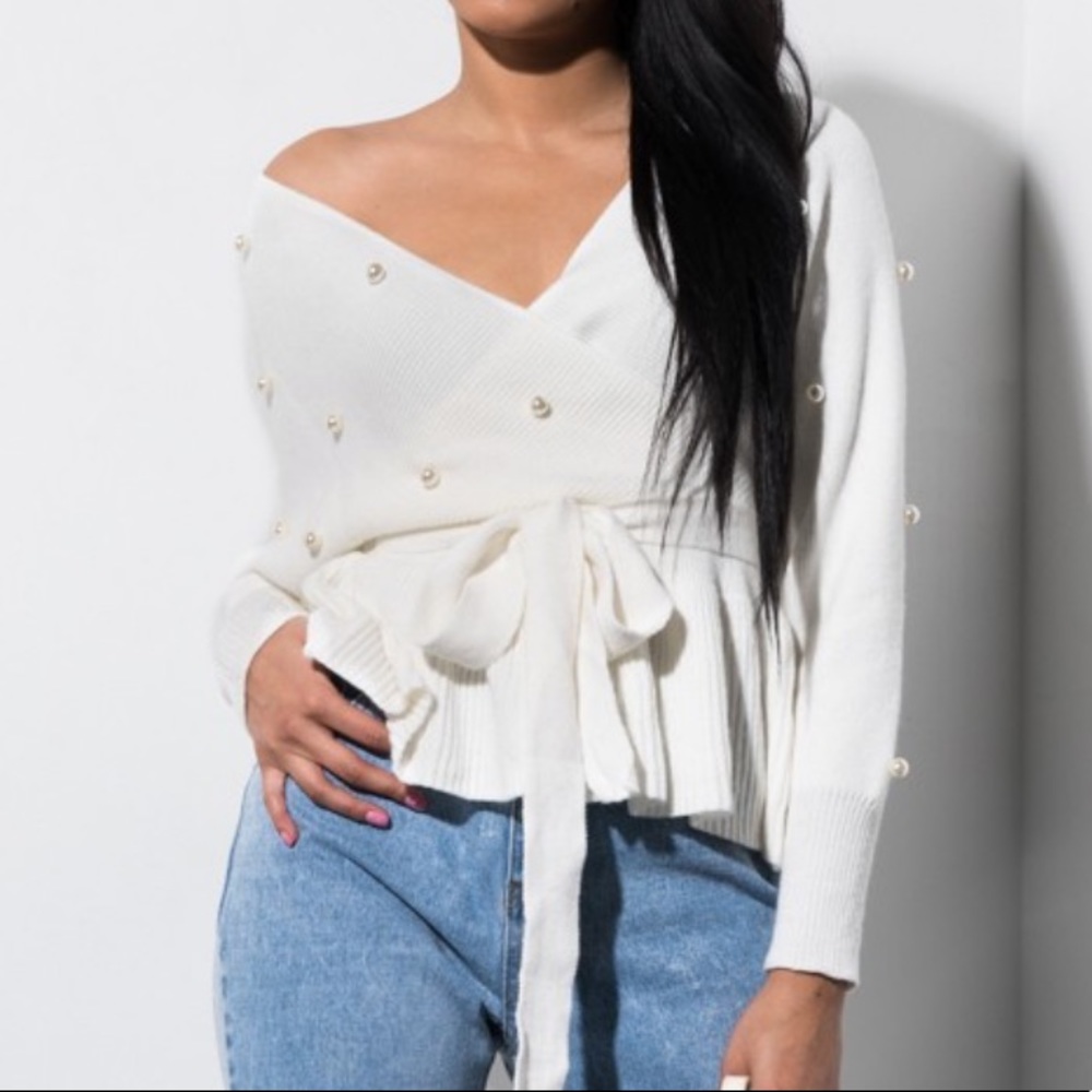 Akira sweater